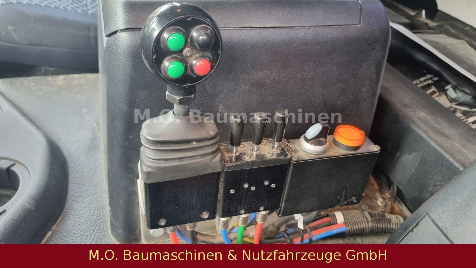 Fahrzeugabbildung Mercedes-Benz Antos 1832 / AC / 4x2 / Euro 6