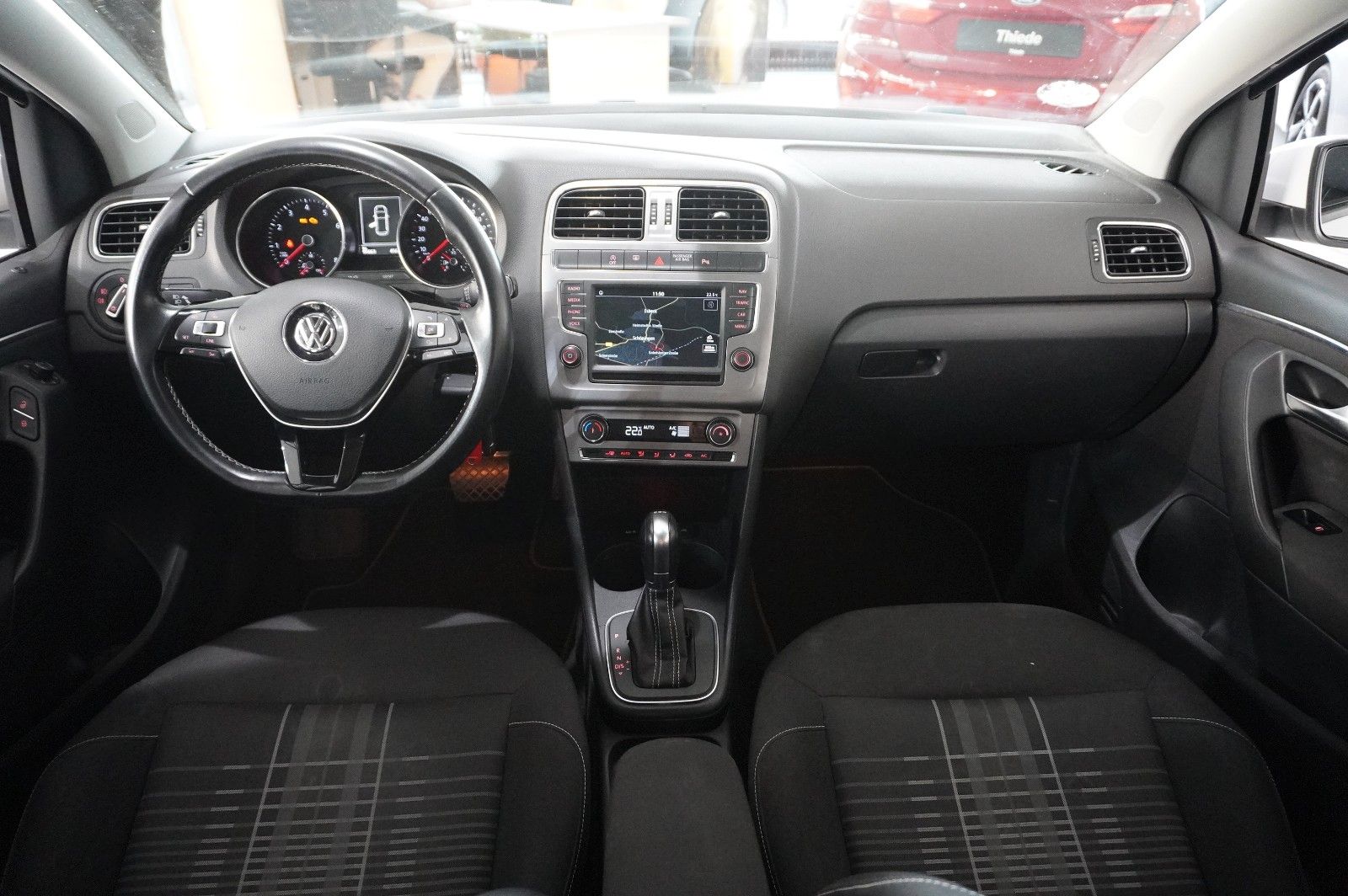 Fahrzeugabbildung Volkswagen Polo V 1.2 TSI LOUNGE DSG NAVI/KLIMA/PDC/TEMP.