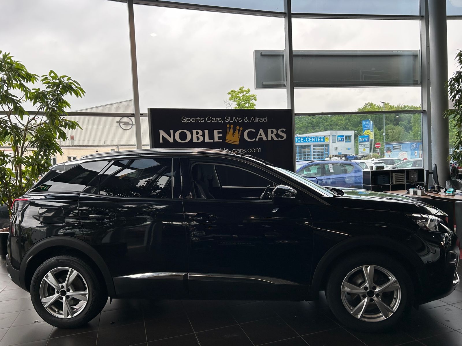 Fahrzeugabbildung Peugeot 3008 Allure KLIMA LED NAV SHZ ALU