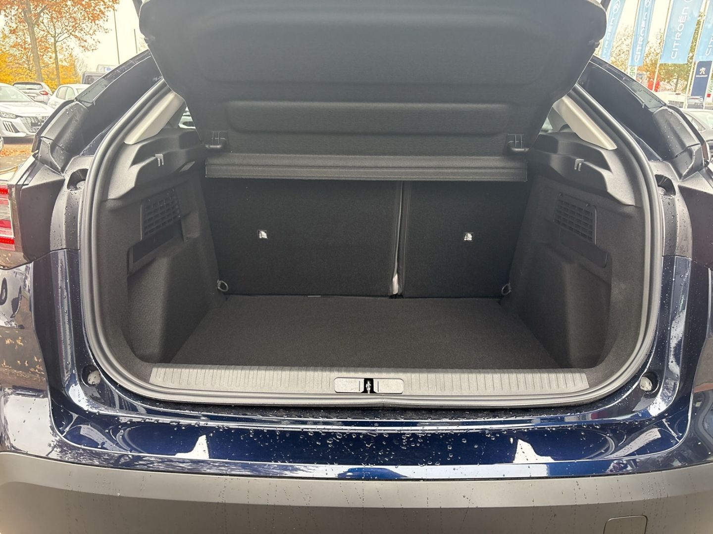 Fahrzeugabbildung Citroën C4 Collection Hybrid 145 Navi LED CarPlay SHZ