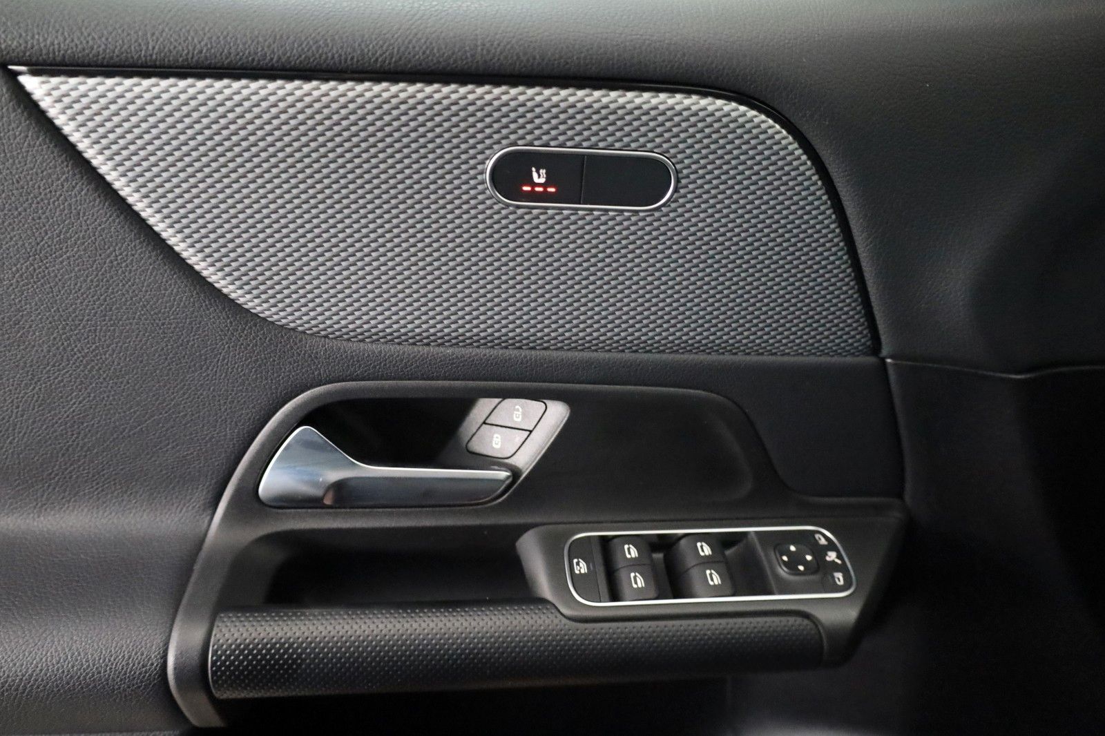 Fahrzeugabbildung Mercedes-Benz GLB 200d T.Leder,Navi,LED,SH,Park Paket,Kamera