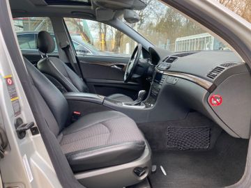 Fahrzeugabbildung Mercedes-Benz E 200 Kompressor Avantgarde*SHZ*PDC*Tempomat*