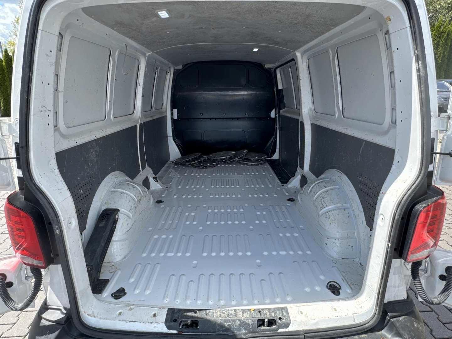 Volkswagen T6 Transporter, langer Radstand