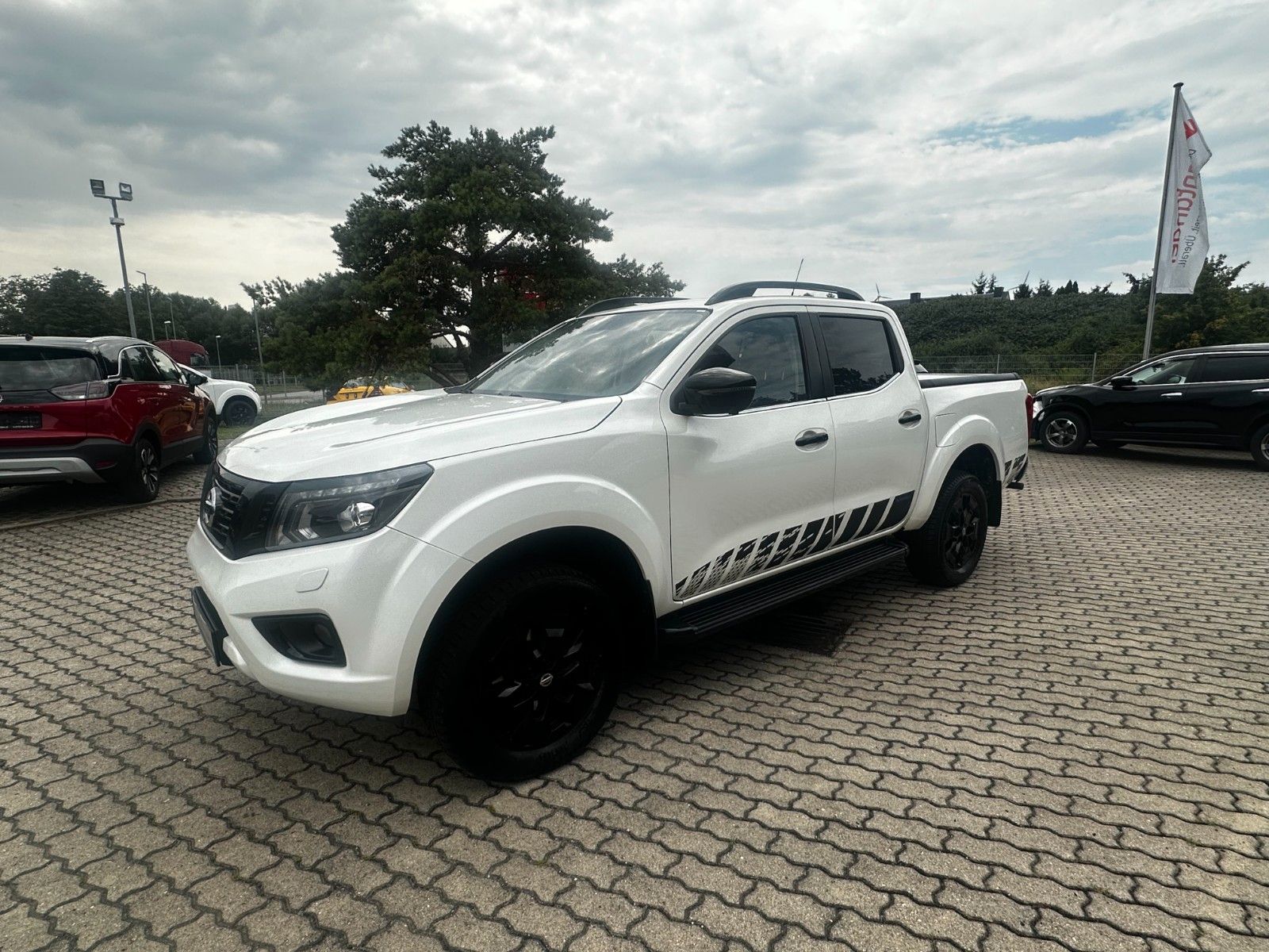 Fahrzeugabbildung Nissan Navara NP300  N-Guard Double Cab 4x4