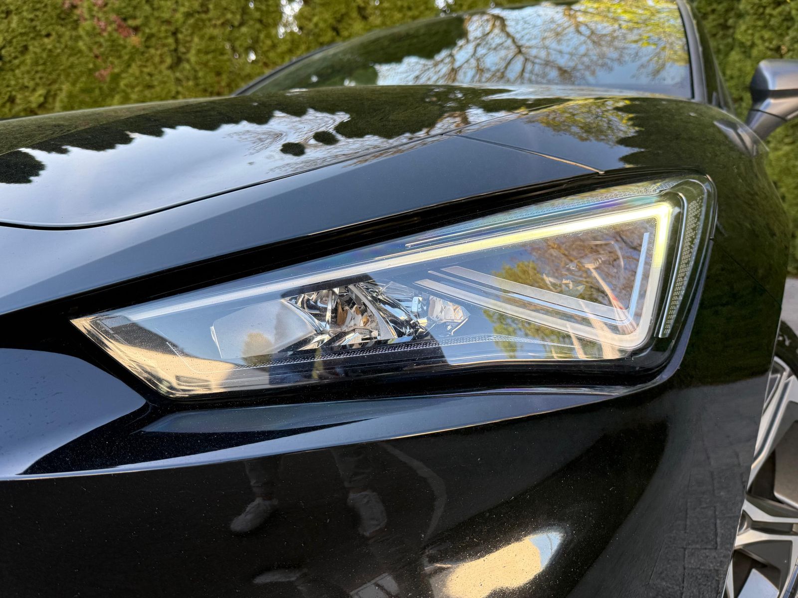 Fahrzeugabbildung SEAT Leon ST 2.0TDI DSG FR-Line LED+SHZ+VIRT+ACC+MEMO