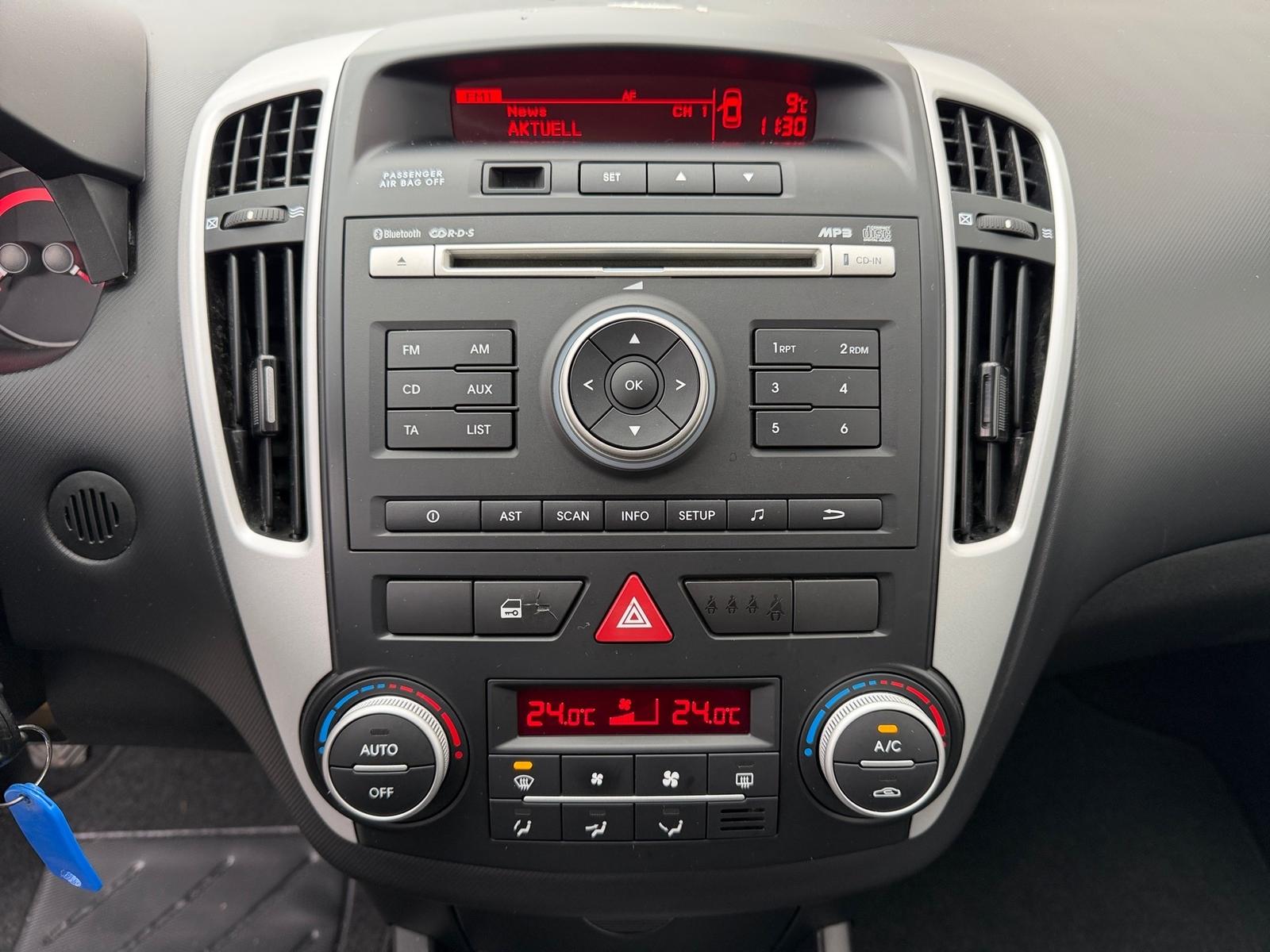 Kia cee'd 2013 — photo 21