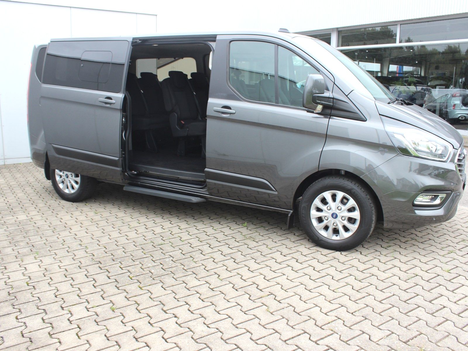 Fahrzeugabbildung Ford Tourneo Custom 320 L2 Tourneo Trend FWD
