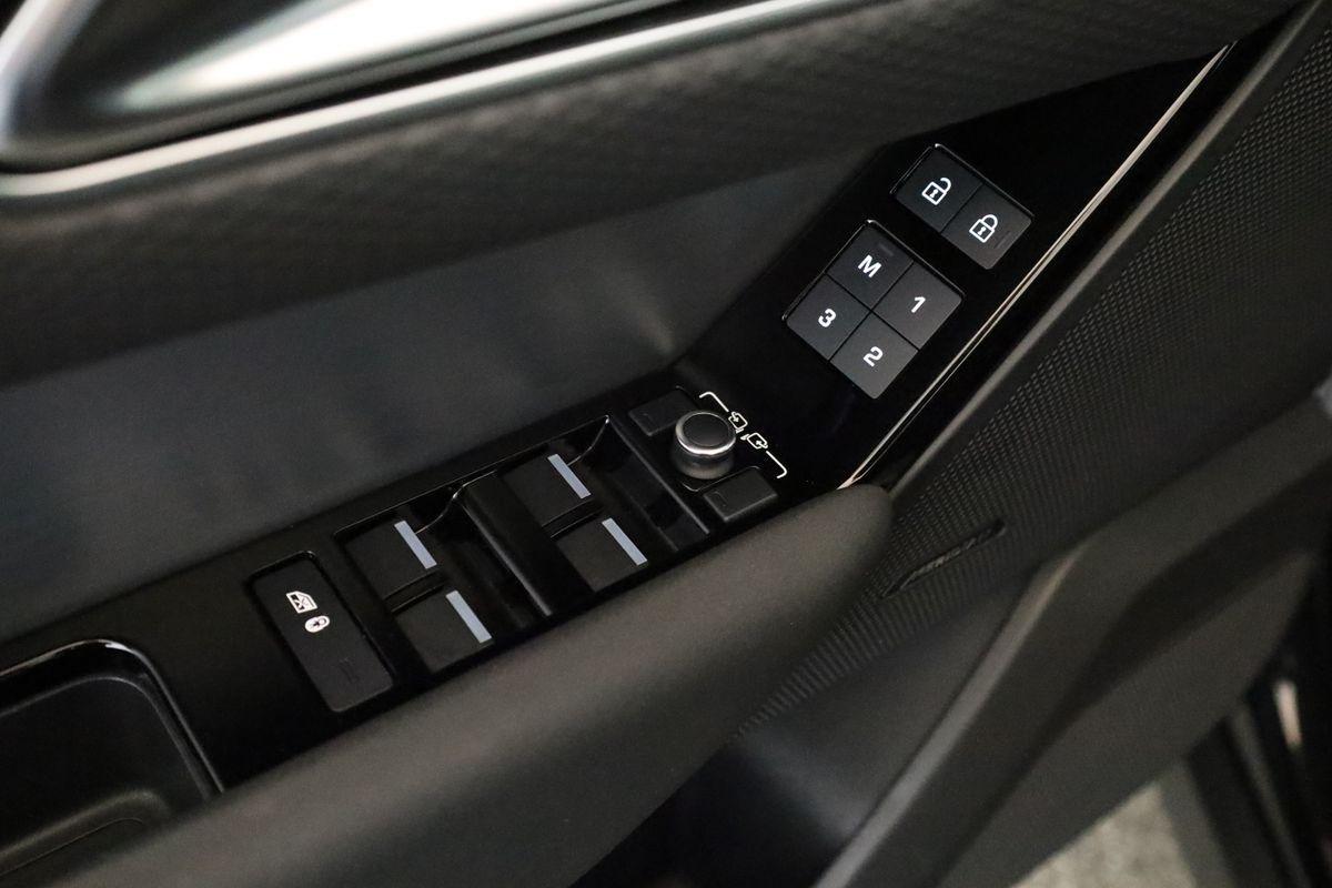 Land Rover Range Rover Velar P400 AWD R-Dynamic SE BLACK 22