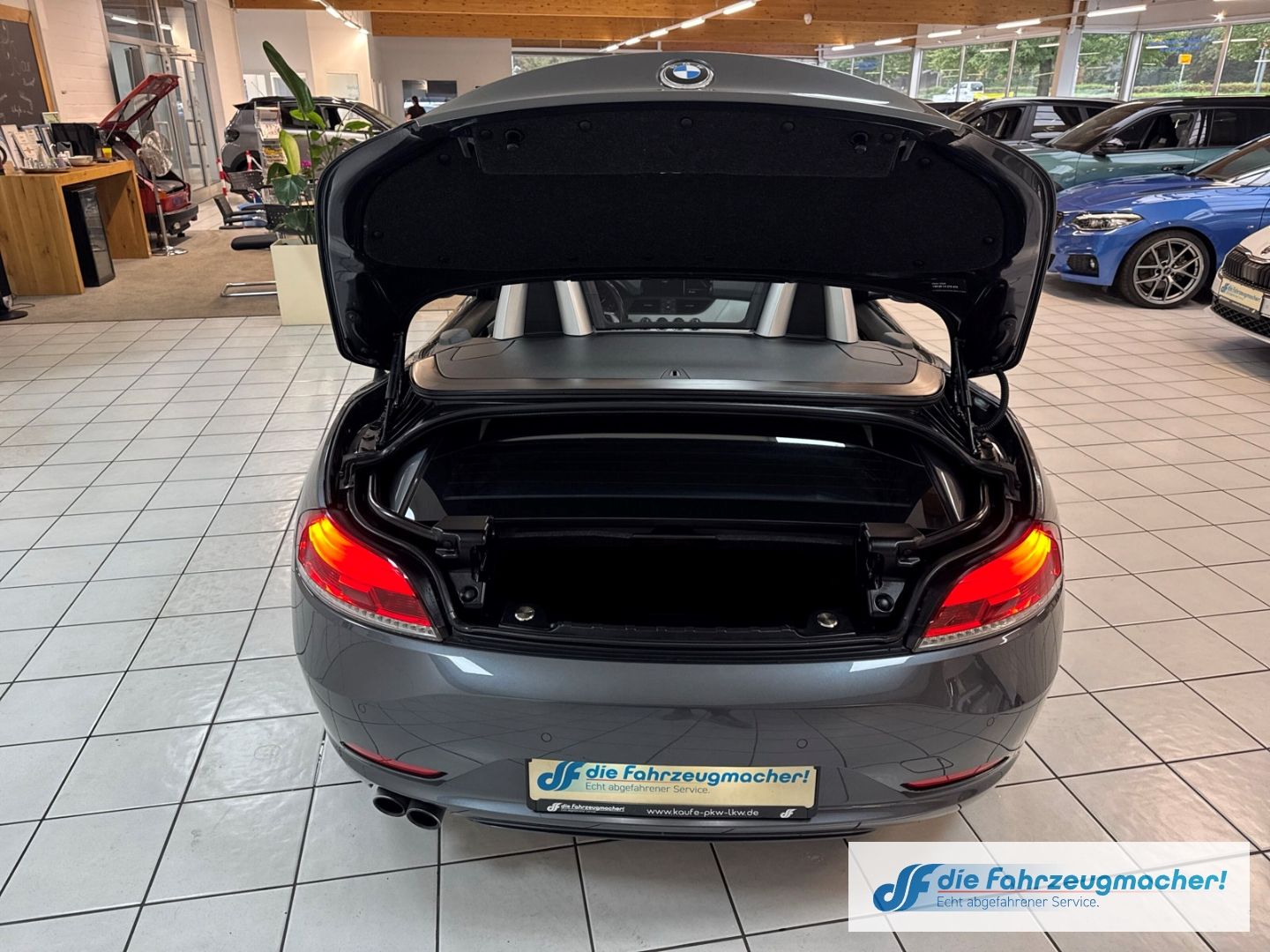 Fahrzeugabbildung BMW Z4 sdrive 18 i Roadster El. Verdeck AD Leder Xen