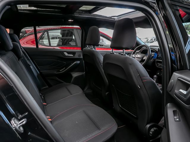 Ford Focus Turnier ST-Line X PANO AHK schwenkbar RFK