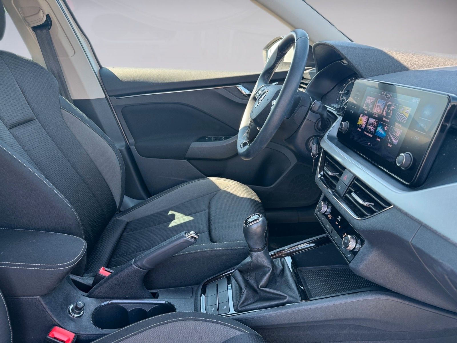 Fahrzeugabbildung SKODA Kamiq Ambition Tour 1.5 TSI