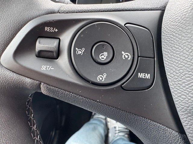 Fahrzeugabbildung Opel Corsa F 1.2 Turbo GS KlimaA,LED,Navi,SHZ,Kam.,LM