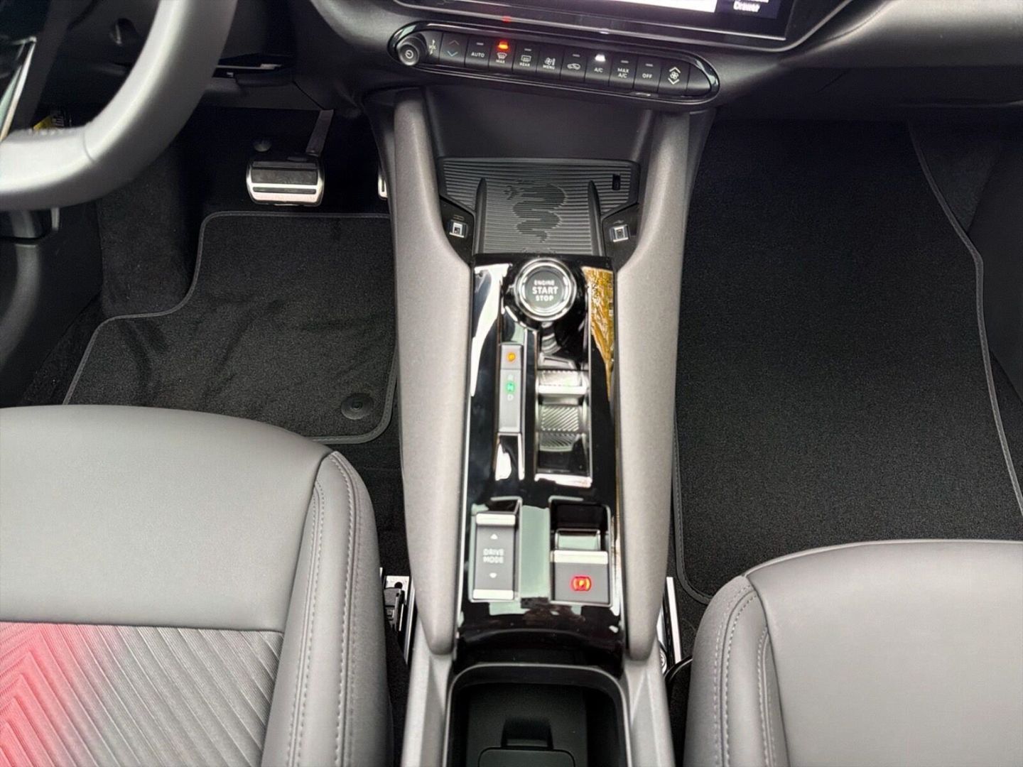 Fahrzeugabbildung Alfa Romeo Junior Ibrida 1.2 VGT 48V-Hybrid 107 kW Ti