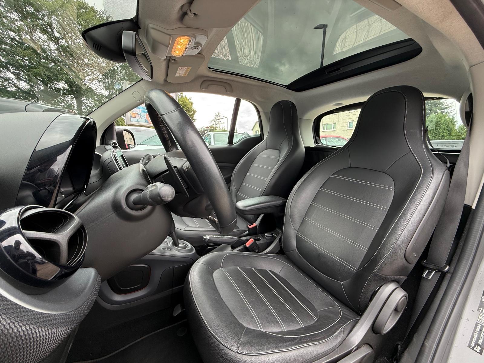 Smart ForTwo BRABUS*JBL*PANORAMA*KAMERA*NAVI*AMBIENTE*
