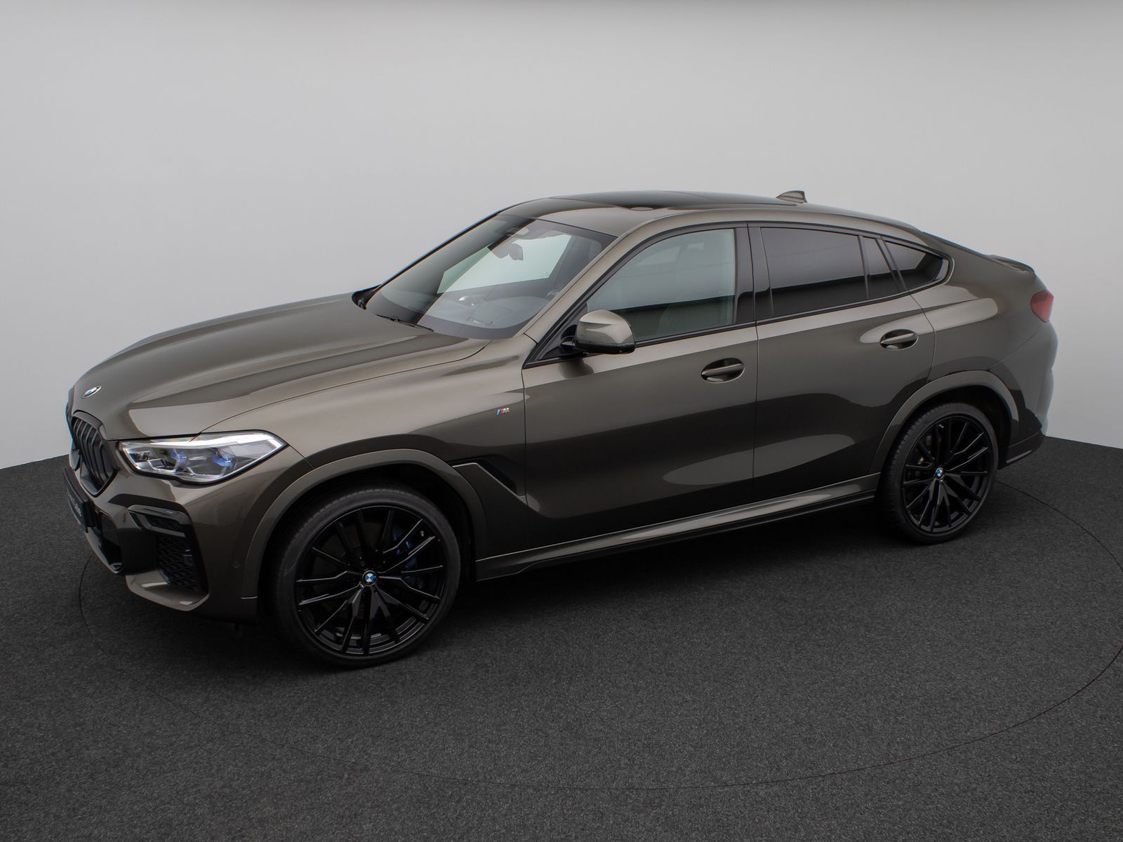 Fahrzeugabbildung BMW X6 M50i Panorama Laser 360° DAB H/K HUD 22Zoll