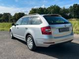 Skoda Octavia Combi Ambition 2.0 TDI DSG AHK - Skoda Gebrauchtwagen in Dinslaken