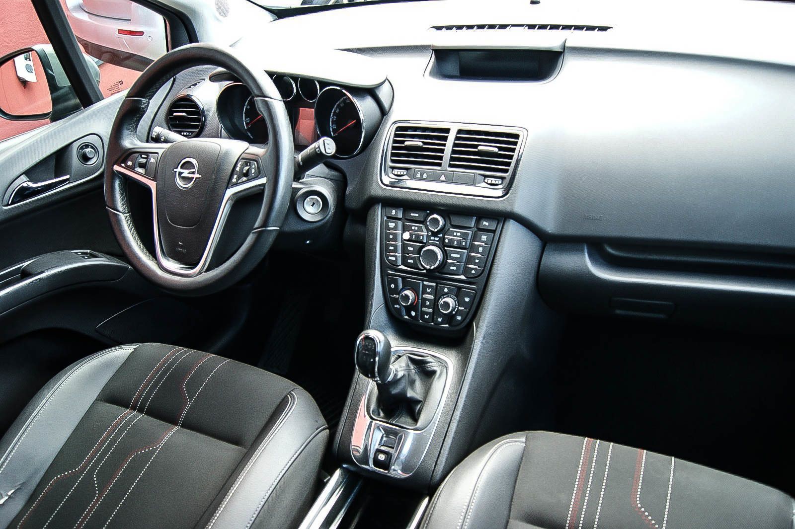 Fahrzeugabbildung Opel Meriva B 1.4Turbo 150 Jahre Opel 1HAND ANHZV PDC