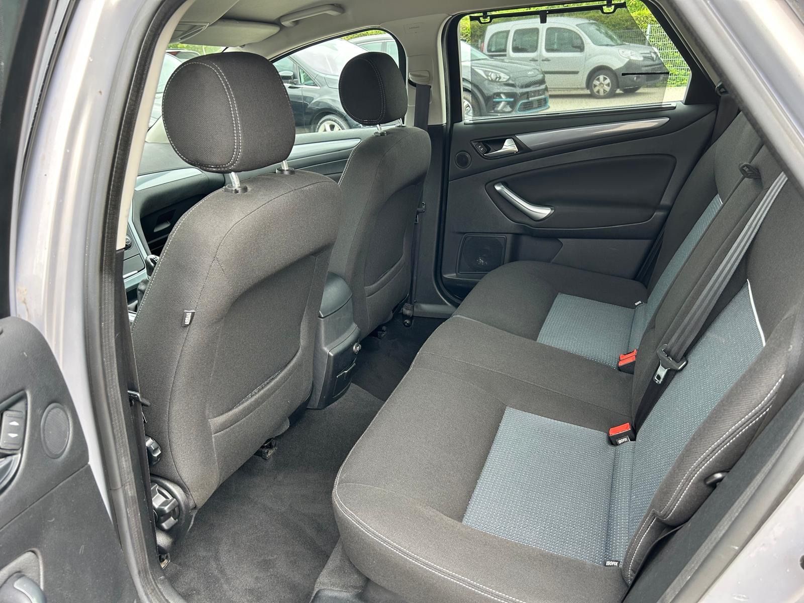 Fahrzeugabbildung Ford Mondeo Turnier°AHK°Tüv NEU°