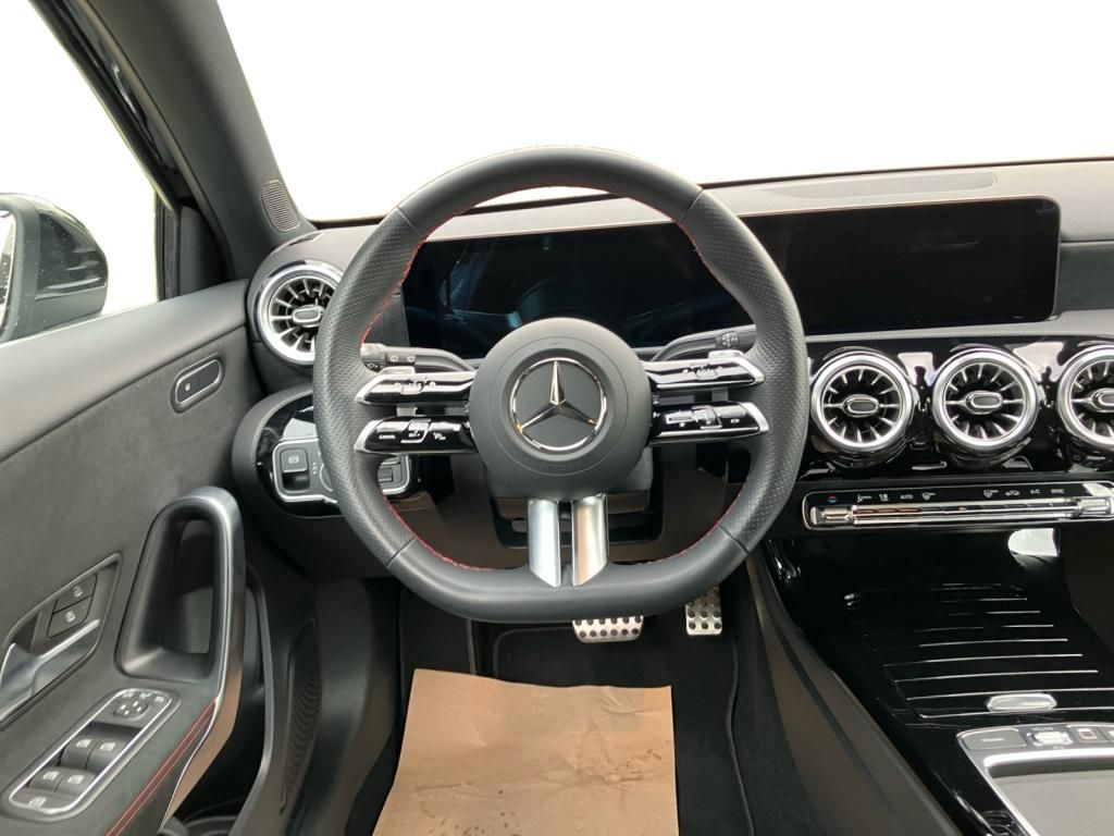 Fahrzeugabbildung Mercedes-Benz A 200 AMG*LED*AHK