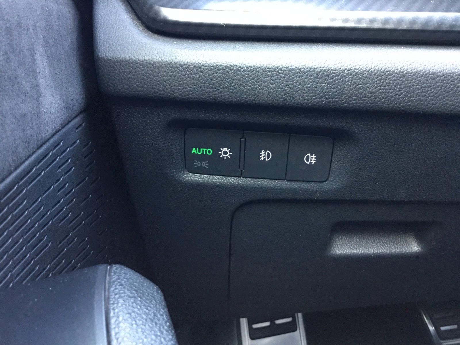 Fahrzeugabbildung SKODA Octavia Combi RS 2.0 TSI DSG+AHK+Head up+Matrix