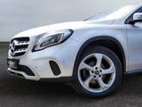 Mercedes-Benz GLA 180 KAMERA PANO SPUR PDC SHD SHZ - Mercedes GLA 180 mit Schiebedach