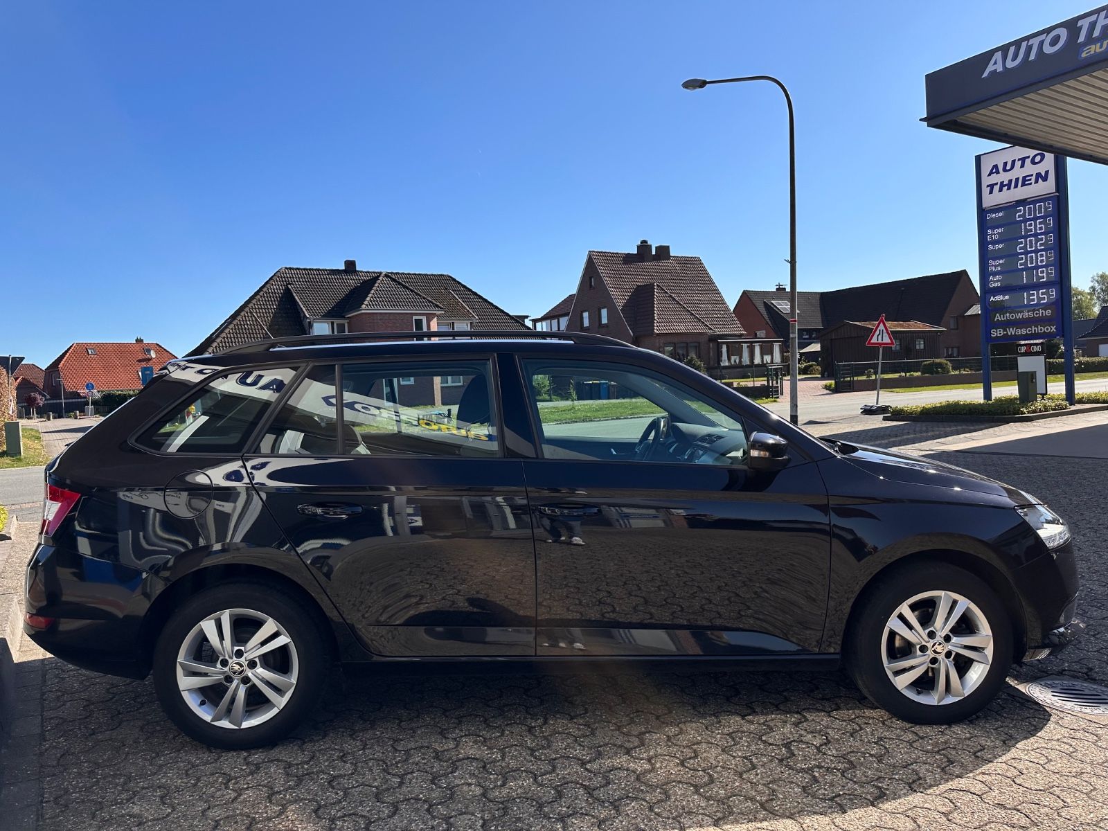 Fahrzeugabbildung SKODA Fabia Combi 1.0 TSI Ambition SHZG/PDC/BT/LM