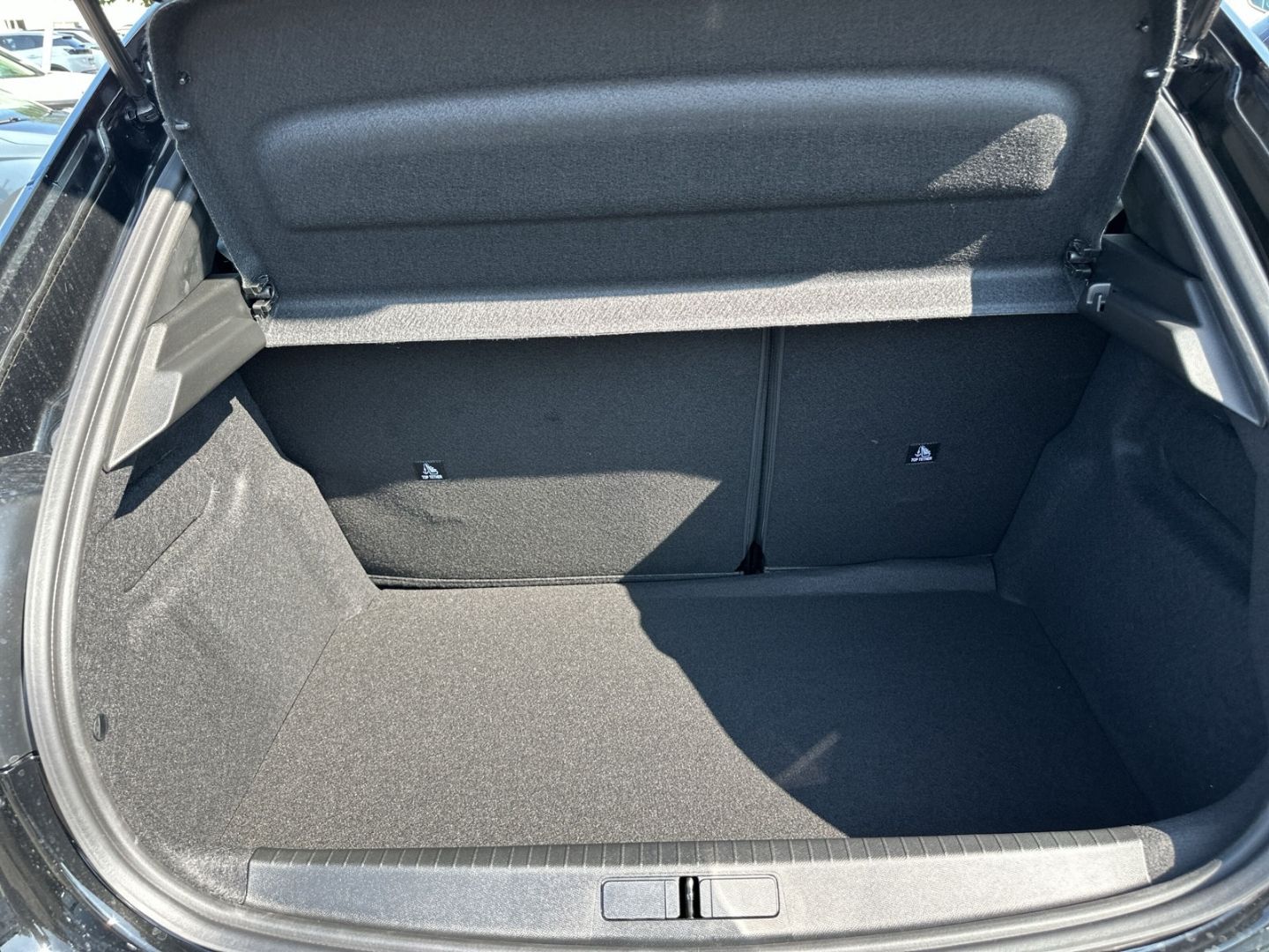 Fahrzeugabbildung Peugeot 208 Allure Hyb. 110 e-DSC6 LED ACC  CarPlay SHZ
