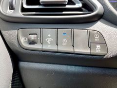 Fahrzeugabbildung Hyundai i30 1.0 AAC KAMERA SHZ ALLWETTER CARPLAY ALU