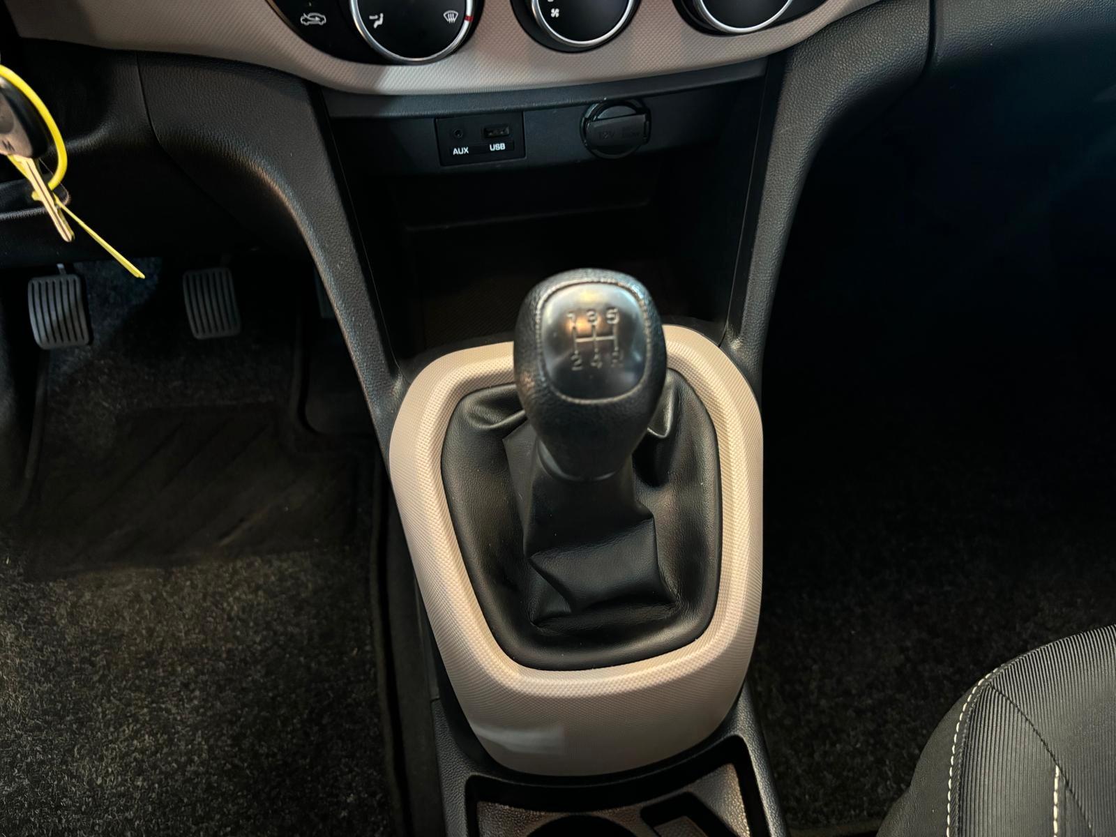 Hyundai i10 blue Classic Klima  8-fach bereift