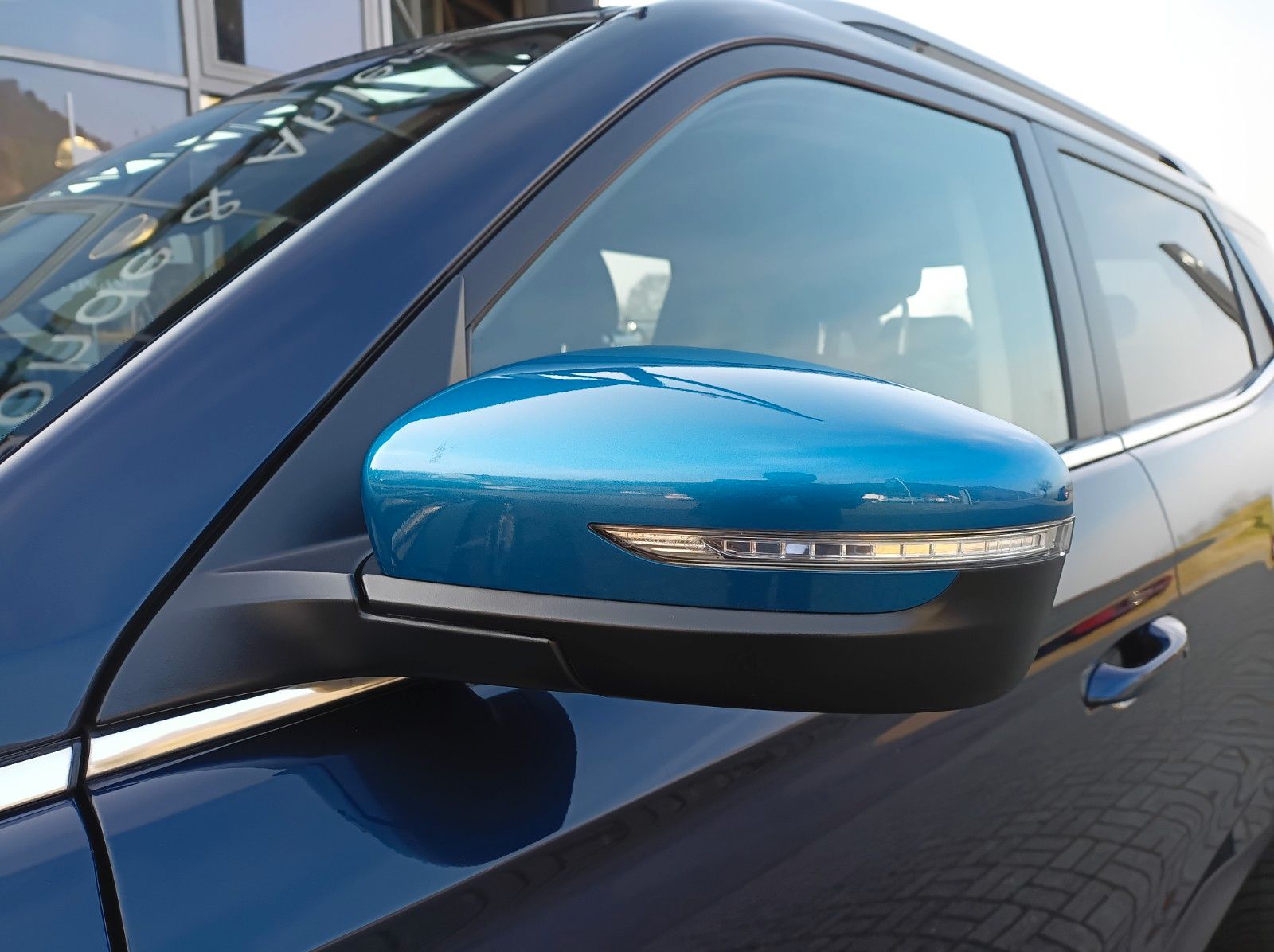 Fahrzeugabbildung Ssangyong Korando e-Motion PLATINUM +T.LEDER+ABSTANDSPILOT