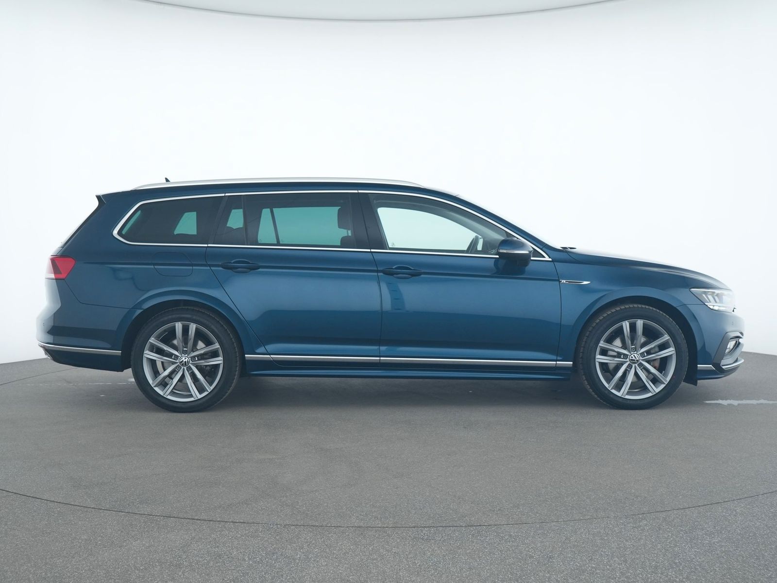 Volkswagen Passat R Line AHK|Navi|ACC|Kamera|Panorama|PDC foto 5