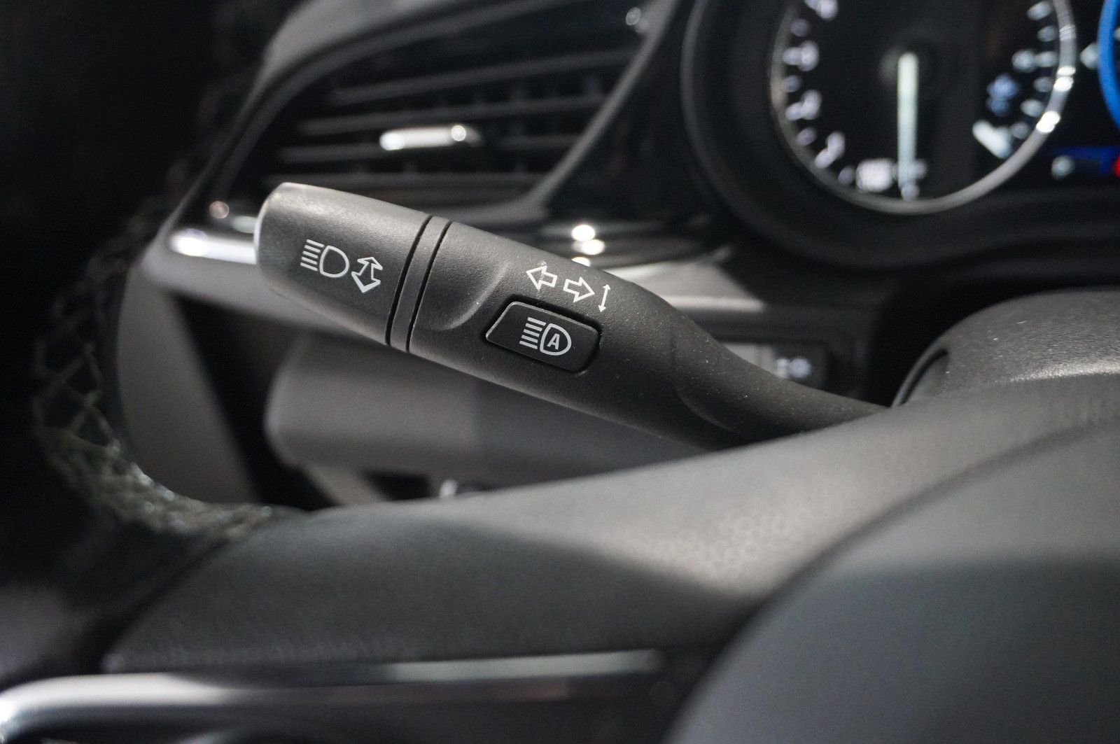 Fahrzeugabbildung Opel Insignia B ST 2.0D ELEGANCE NAVI/HUD/KAMERA/AHK