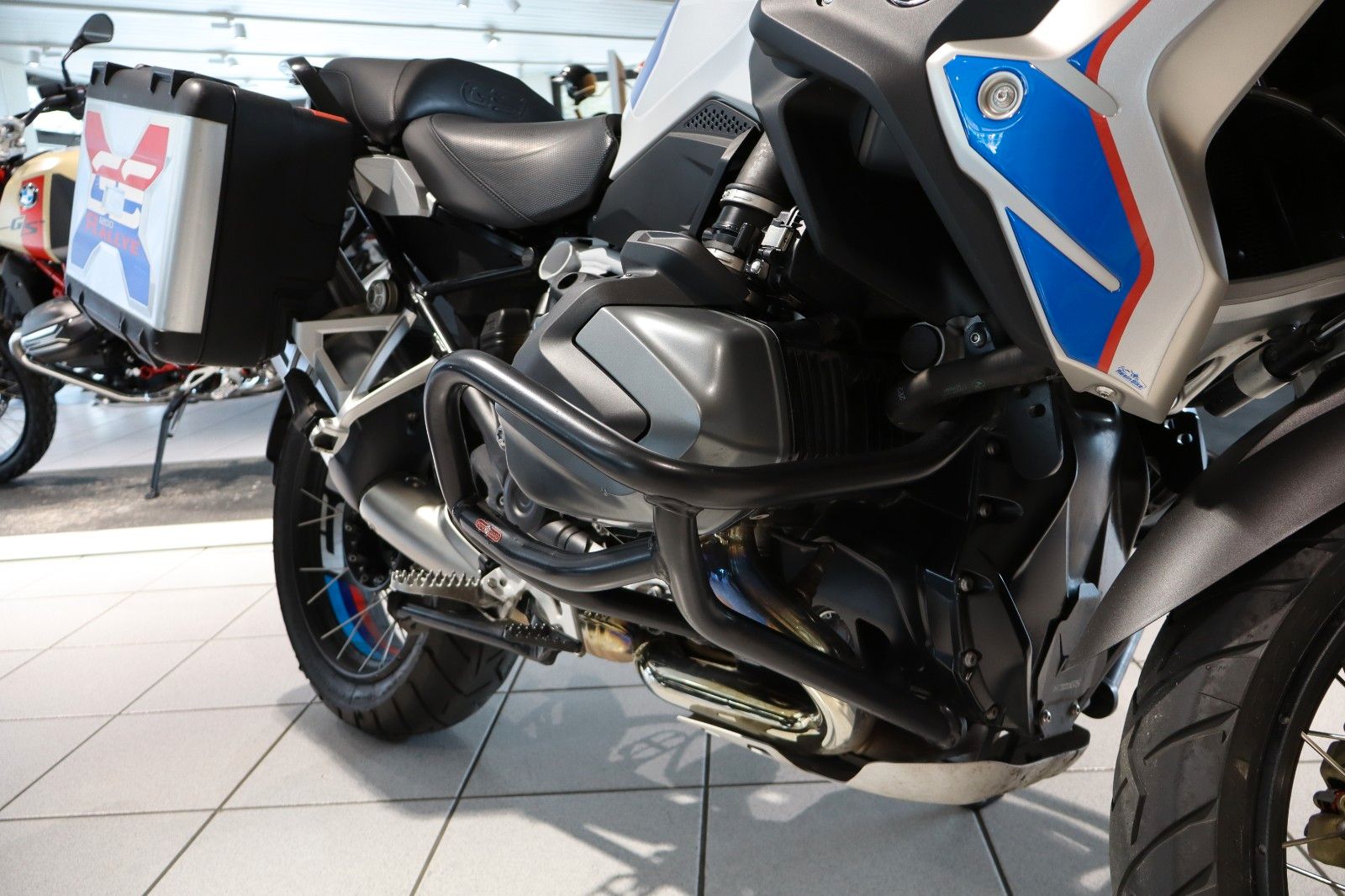 Fahrzeugabbildung BMW R1250GS Style Rallye mit Variokoffer