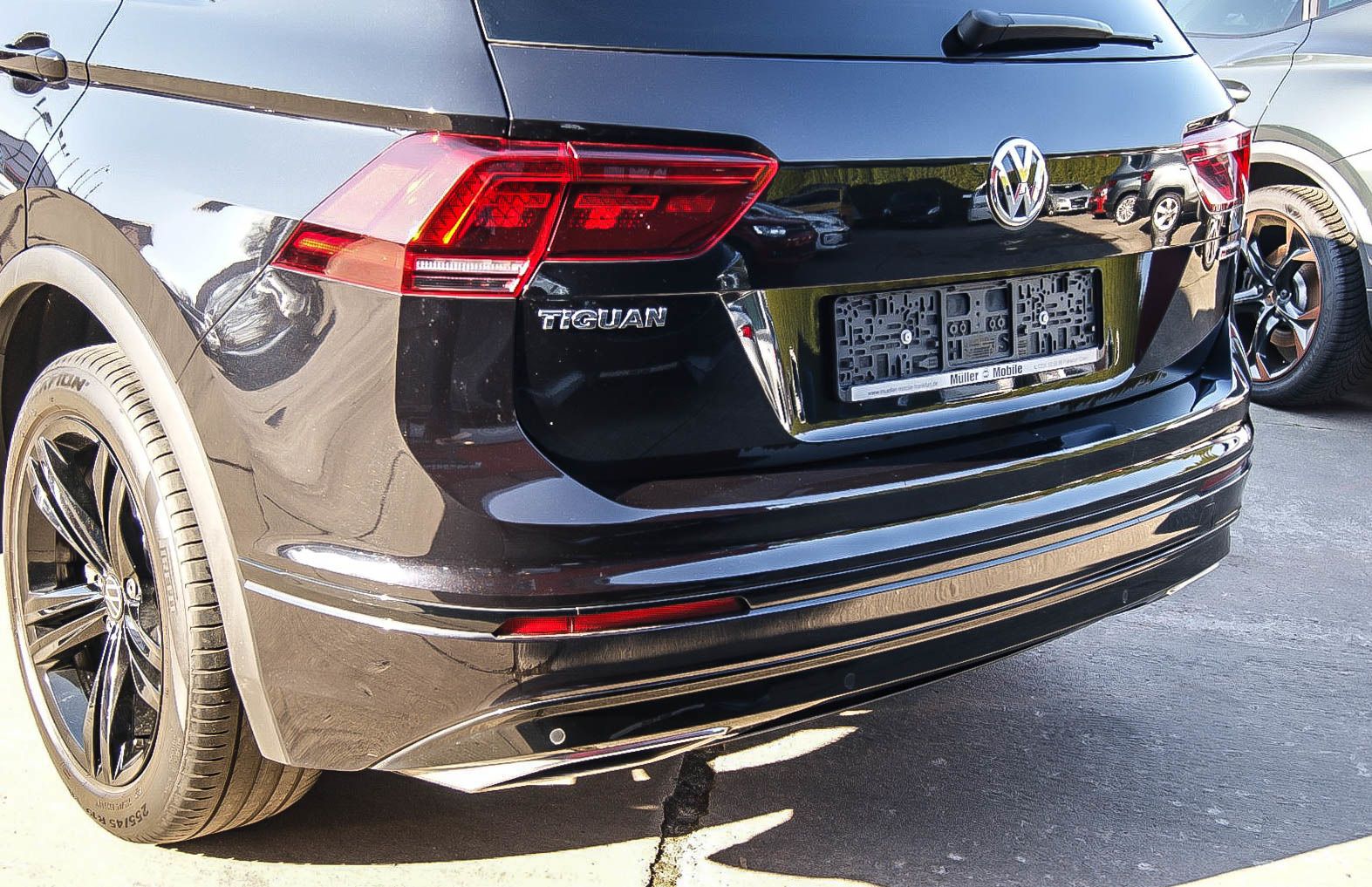 Fahrzeugabbildung Volkswagen Tiguan 2.0TDI 4Motion DSG R-LINE Black Style 19'