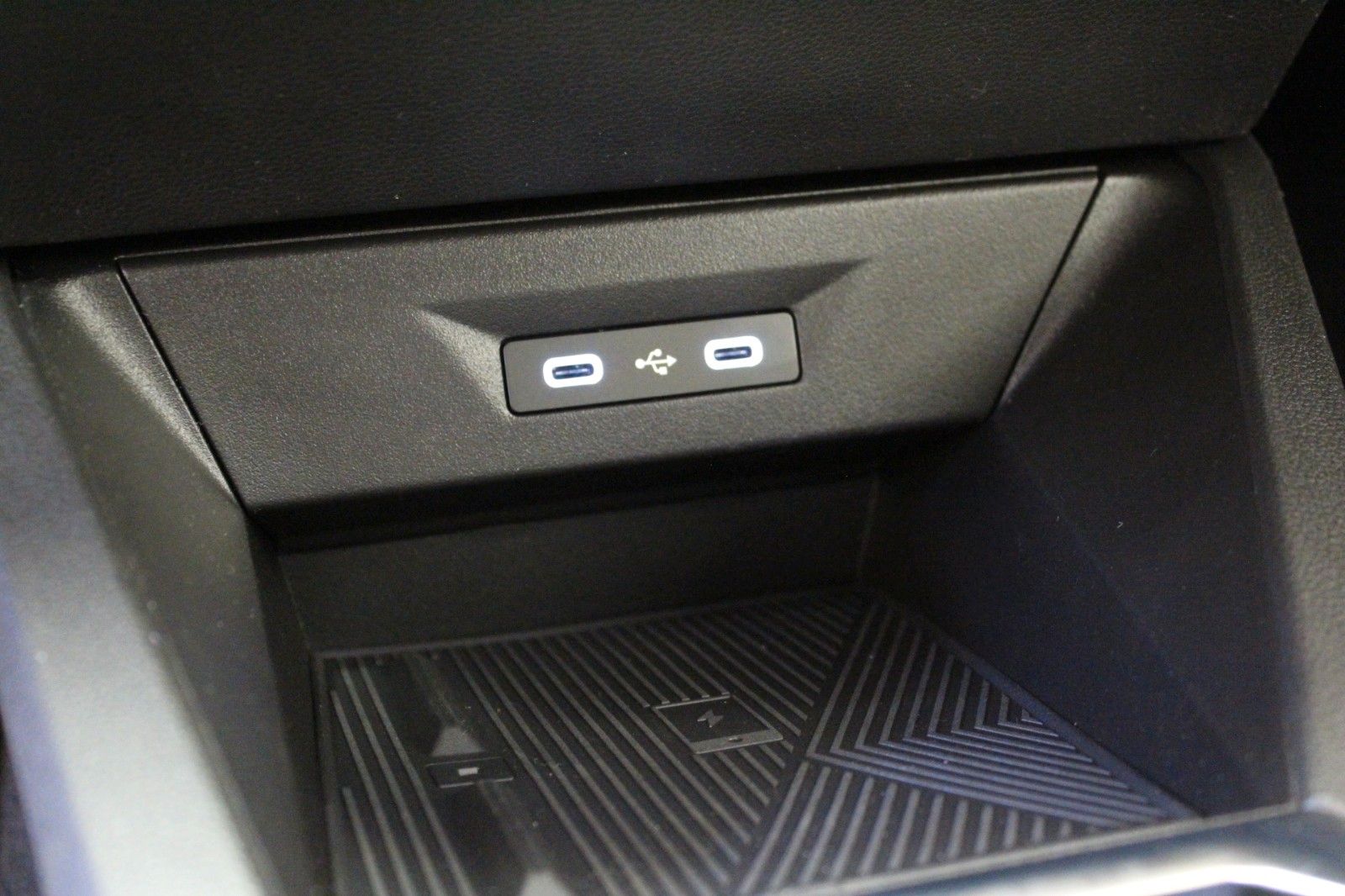 Fahrzeugabbildung Renault Clio VI TCe 115 Techno*Winter-Paket* #15687