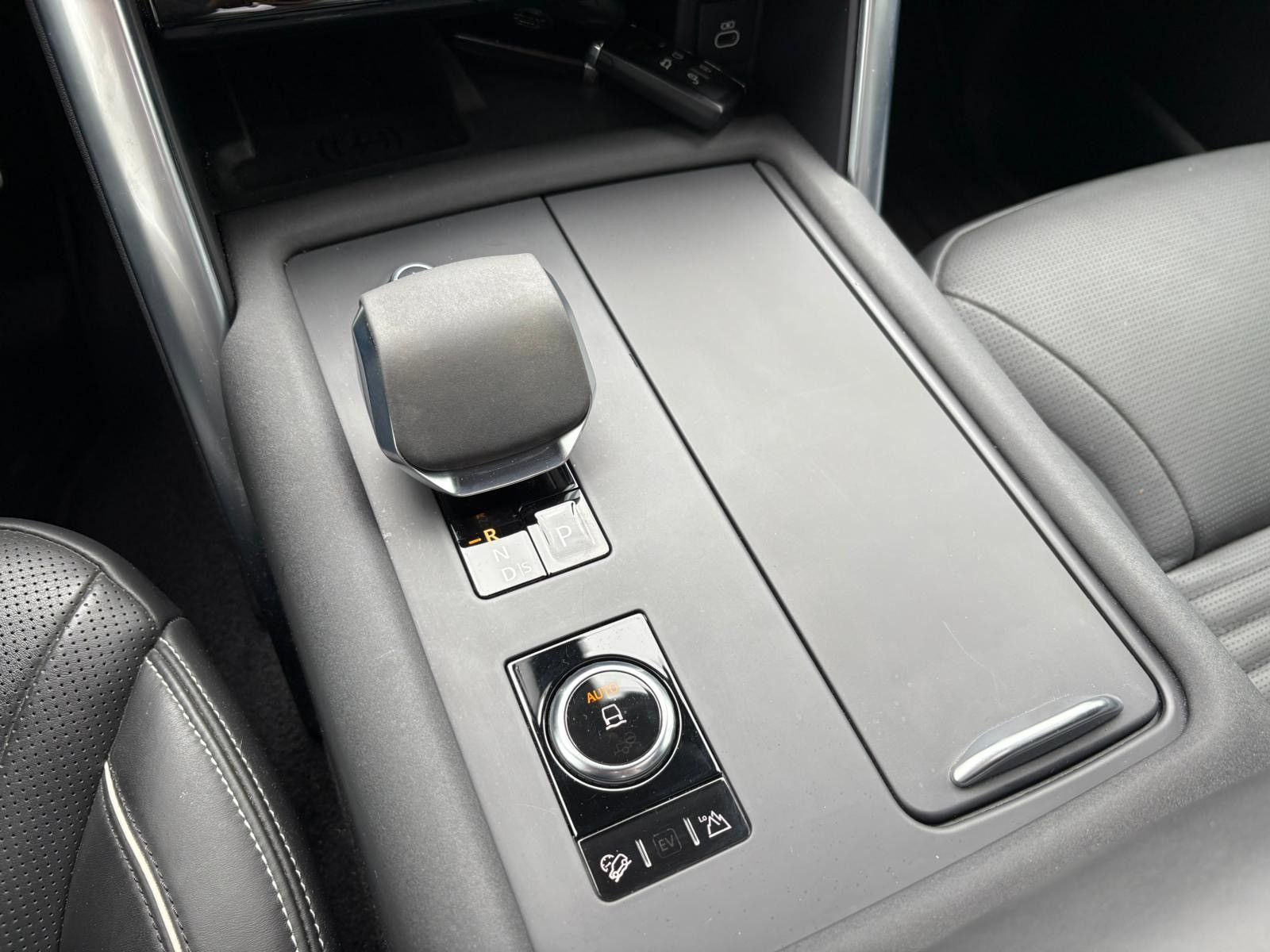 Fahrzeugabbildung Land Rover 5 R-Dynamic HSE D300/7-SITZER/PANO/3D-KAM/VOLL