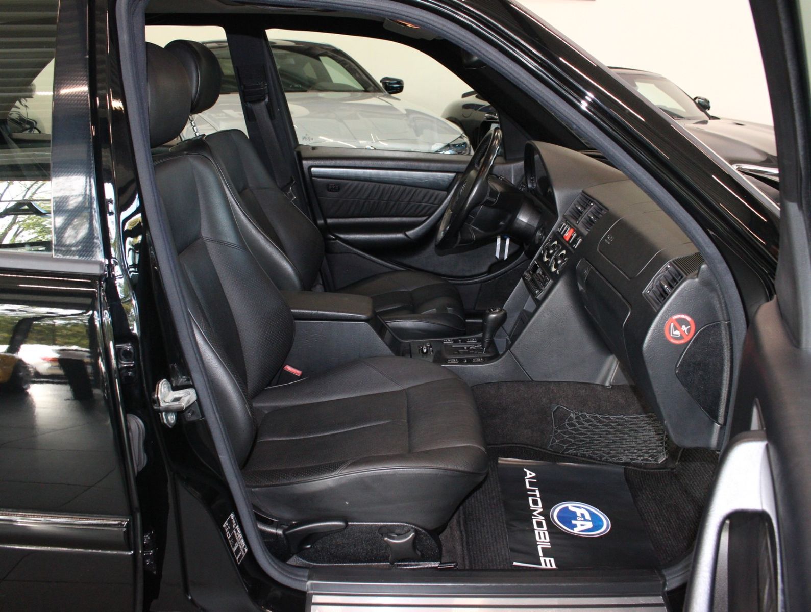 Fahrzeugabbildung Mercedes-Benz C 200 Sport Guter Pflegezustand+GSD+Xenon+Leder