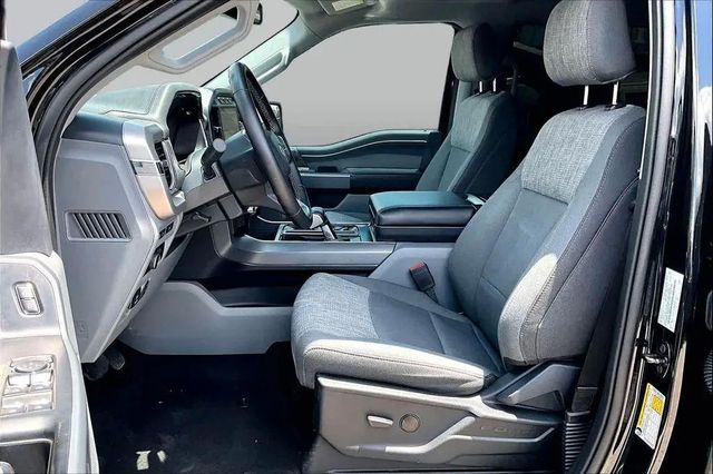 Ford F 150 Lightning XLT 2025 schwarz im Vorlauf