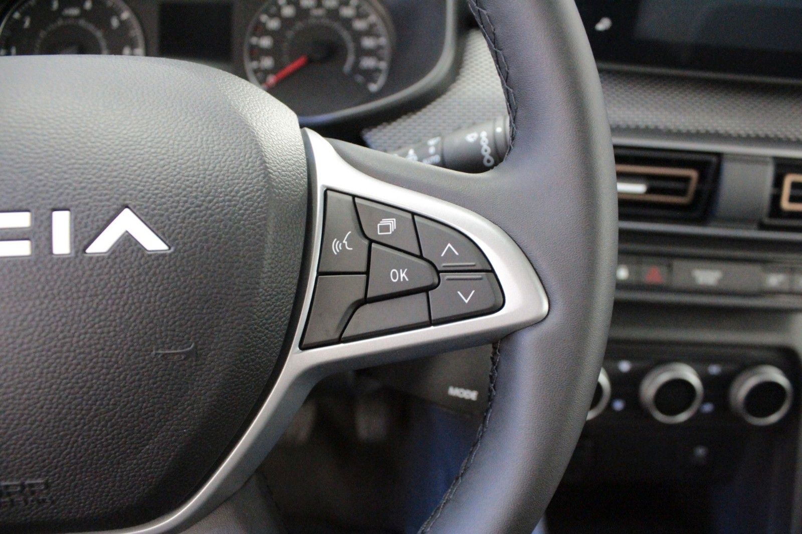 Fahrzeugabbildung Dacia Sandero TCe 90 Stepway auto Expression*Winterp.*