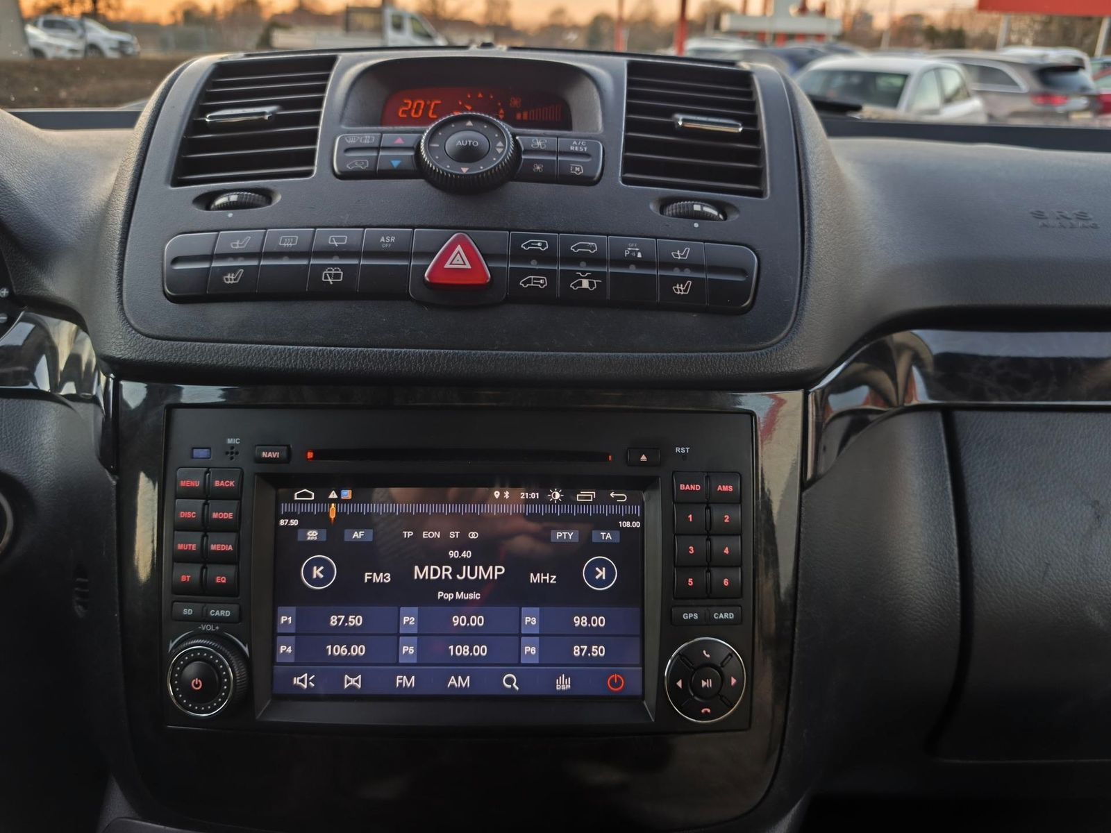 Fahrzeugabbildung Mercedes-Benz Viano 3.0 X-Clusive lang/6-Sitze/Alcantara/Navi