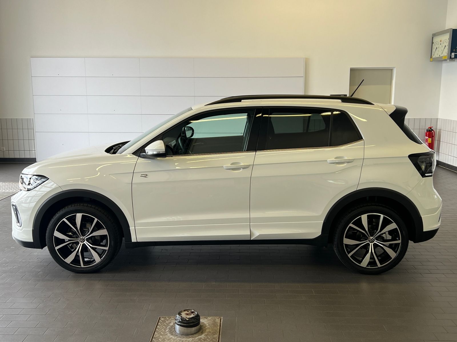 Fahrzeugabbildung Volkswagen T-Cross R-Line 1.5 TSI DSG *AHK, IQ.LIGHT, ACC,