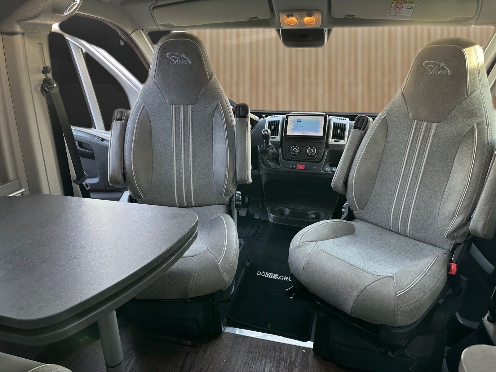 Fahrzeugabbildung Pössl Summit Shine 600 Citroen 140 PS Mark.,Solar,AHK