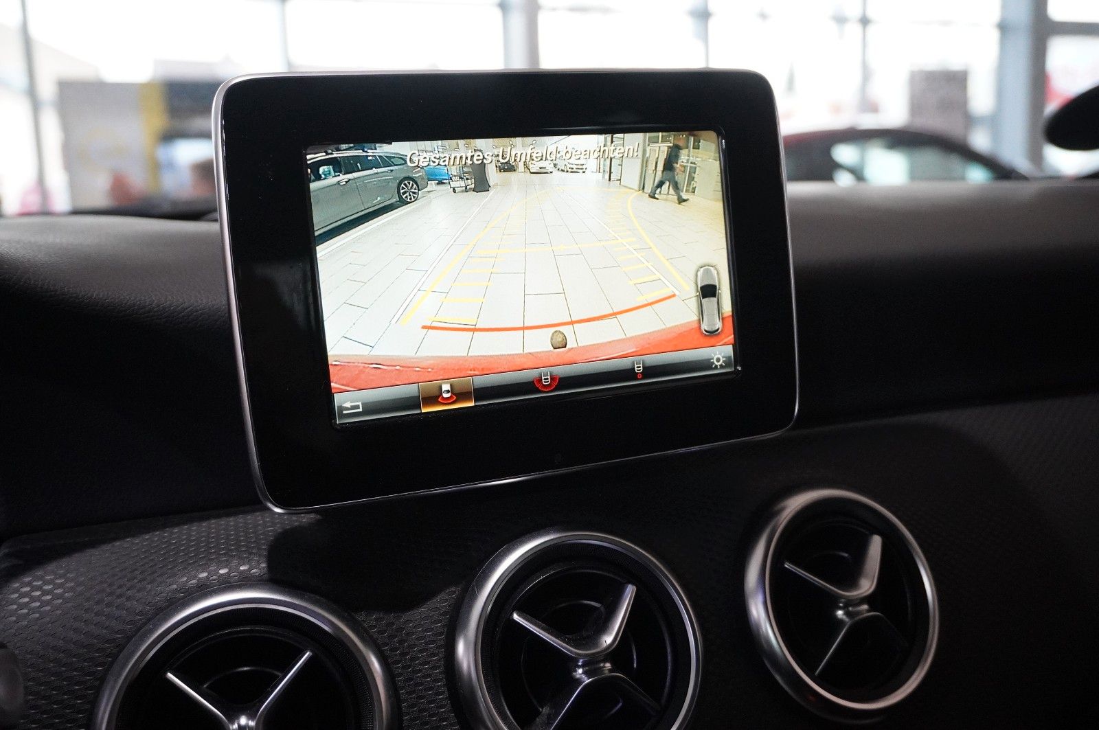 Fahrzeugabbildung Mercedes-Benz A 200 LIM. AMG LINE NAVI/LED/KAMERA/SPORT/SH/AHK