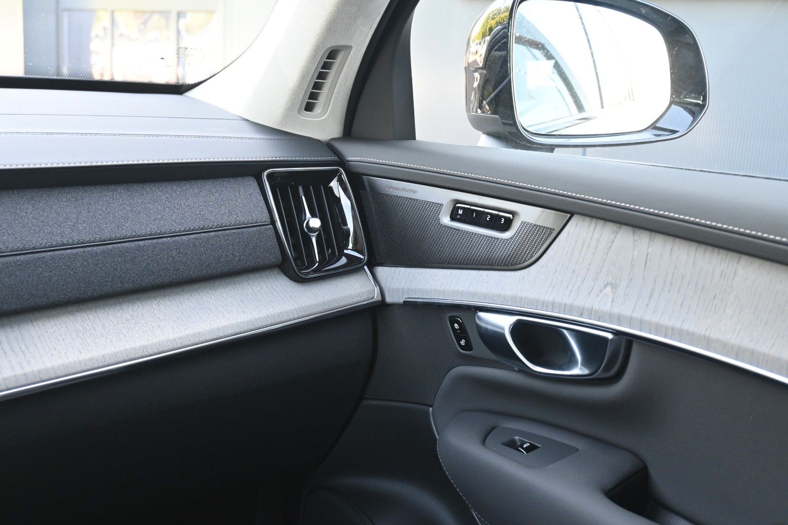 Fahrzeugabbildung Volvo XC90 Ultra Dark T8 AWD Recharge*LUFT*PANO*STHZ