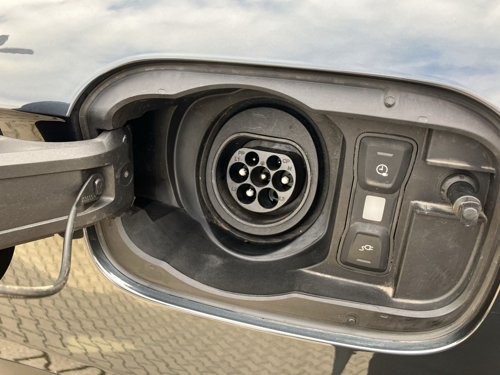 Fahrzeugabbildung Audi Q5 50 TFSI e quattro Matrix AHK RFK ACC SHZ