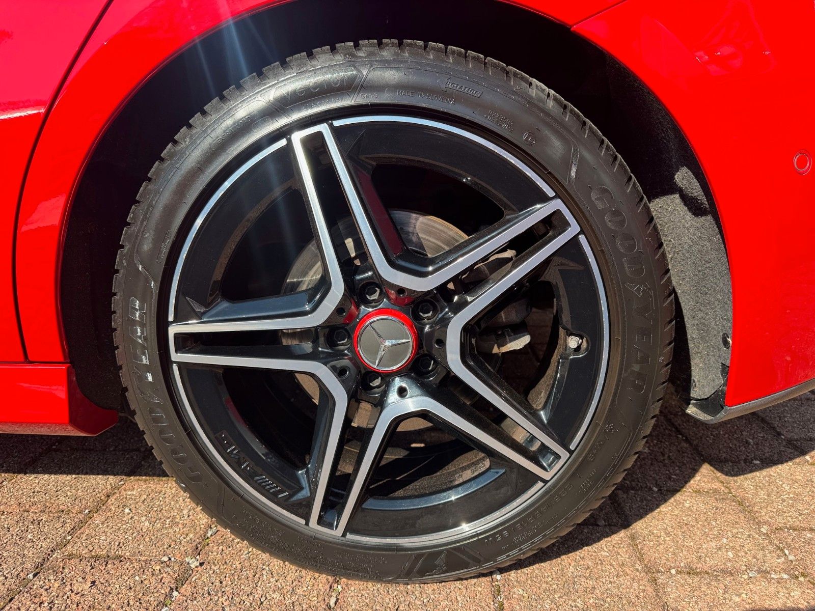 Fahrzeugabbildung Mercedes-Benz A200 AMG Line Navi Tempomat Sitzheizung Sport