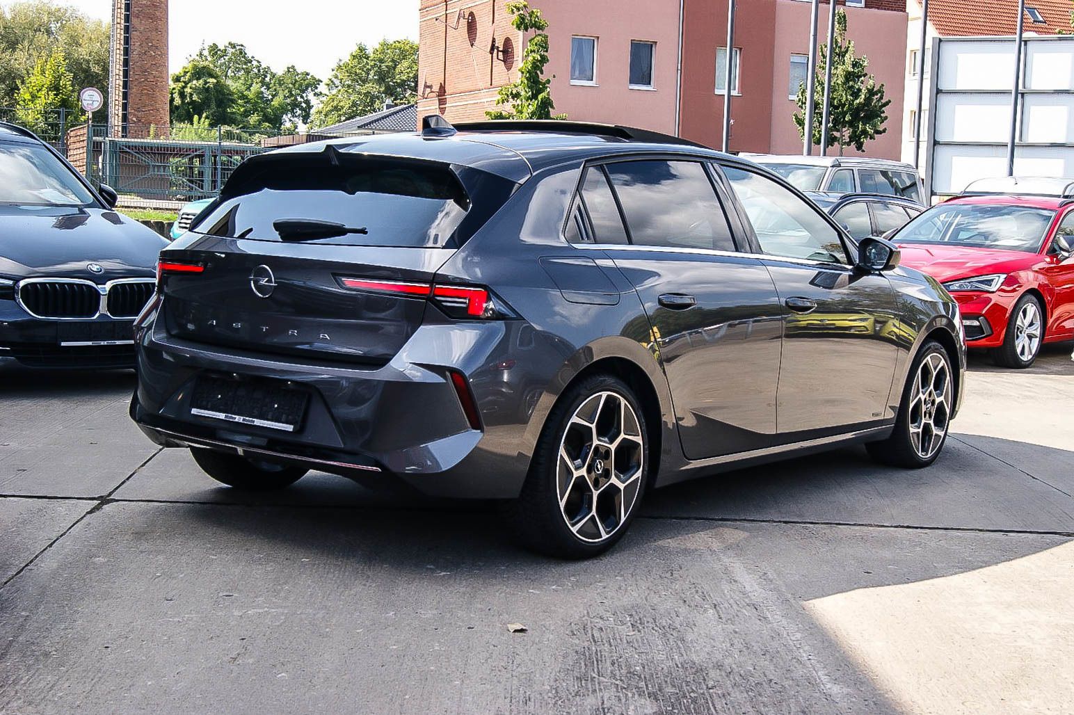 Fahrzeugabbildung Opel Astra L 1.5 Diesel ULTIMATE Aut HEADUP ANHZV LED