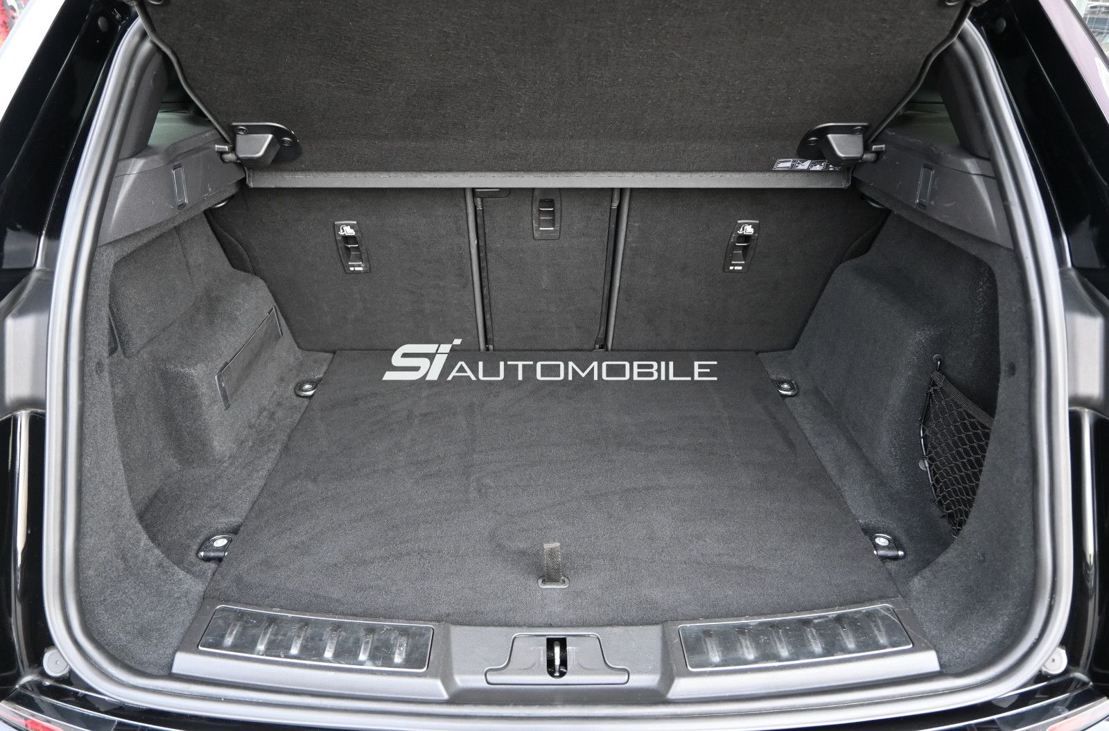 Fahrzeugabbildung Land Rover Range Rover Evoque D200 R-DYNAMIC SE AWD °BLACK°