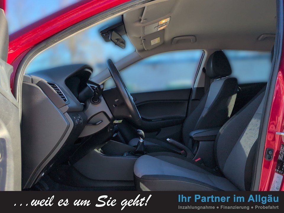 Fahrzeugabbildung Hyundai i20 1.2 ADVANTAGE 2J-GARANTIE KAMERA+CARPLAY+SHZ