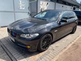 BMW 525d Touring HUD AHK R-Cam 4-Zonen-Klimaa. - BMW 525 in Düsseldorf